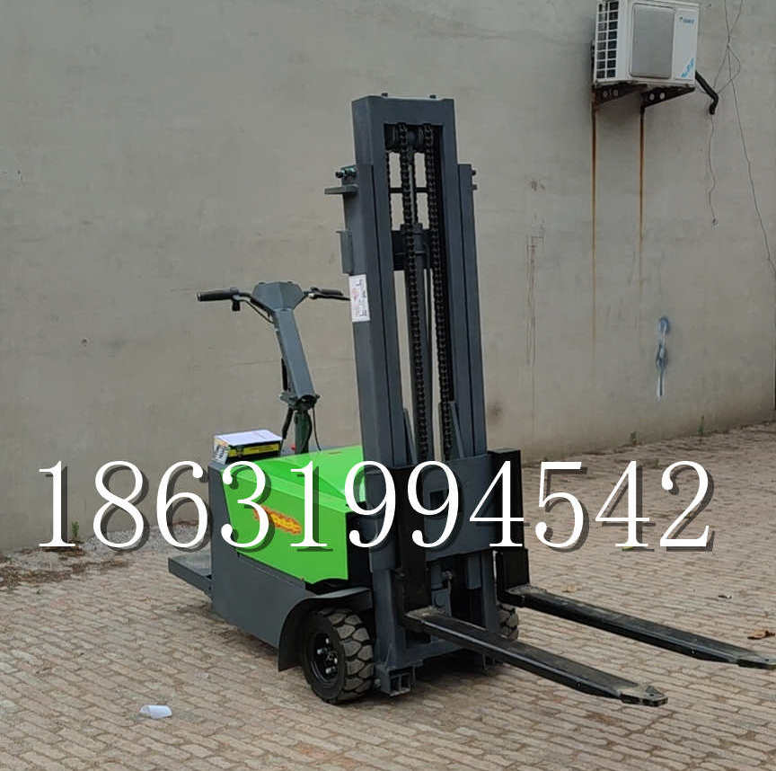 清镇市优程全电动叉车插腿式堆高车液压装卸车1.5吨升高小型站驾式铲车